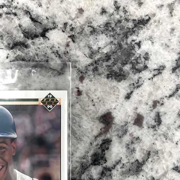 1990 Ultra Rare Upper Deck Ken Griffey Jr. baseball card with misspelling ERROR. - Picture 3 of 7